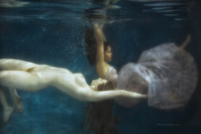 Underwater nude photography